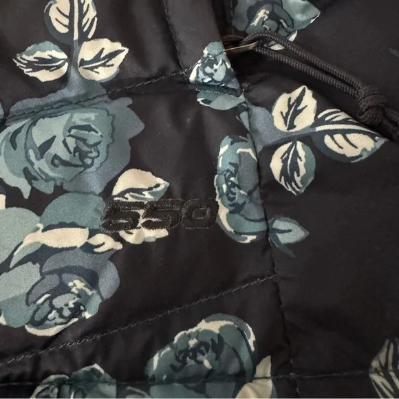 The North Face 550 Goose Down Women’s Puffer Vest Navy Floral Jacket Size XS - Picture 5 of 9